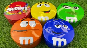 Баночки Skittles & M&M’s скрывают странные сюрпризы…