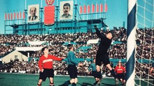 Футбол в СССР, развлечение для Гомо Советикус.