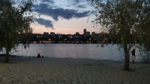 Река, песок, вечер