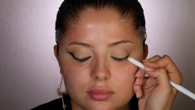 Красота. Нижняя растушеванная стрелка смотреть онлайн