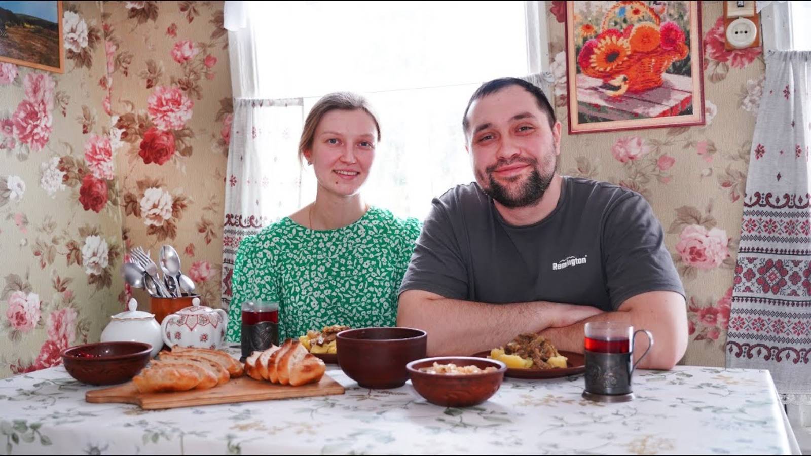 ЖИВЁМ ВТРОЁМ В ГЛУХОЙ ДЕРЕВНЕ ｜ ДЕЛАЮ СТОЛ ДЛЯ БАНИ ｜ ПЕРВЫЕ САЖЕНЦЫ ｜ ЖАРЕНАЯ ГРУДИНКА С КАРТОШКОЙ