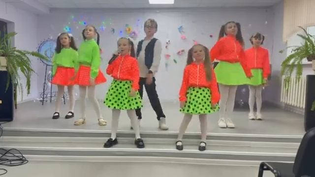 « Я возьму карандаши»Г.Селезнёв. Исполняет вок. группа смотреть онлайн