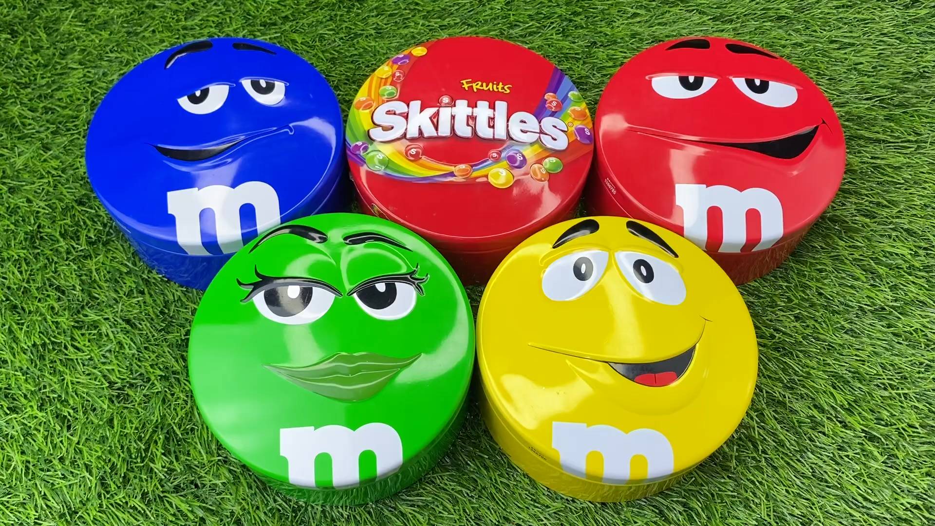 Что спрятано в баночках Skittles & M&M’s? Ты точно удивишься!