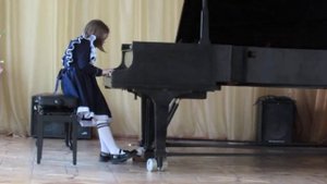 Великотская София 9 лет.  Б. Фреде Танец Эльфов; А. Греча