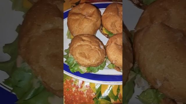 Бургеры домашние, это уже папа может 👍😉🙂 смотреть онлайн
