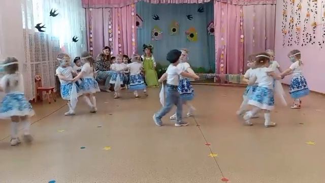 Танец " А я чайничала ". Весенний утренник в первой млад смотреть онлайн