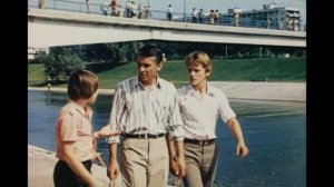 ВЕСЬ  МИР  В  ГЛАЗАХ  ТВОИХ...     ( 1977 )    /    драма,  Ultra HD 4K