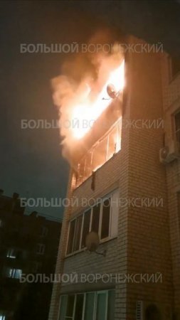 ВЫРЫВАЛОСЬ ПЛАМЯ: в многоэтажке по улице Красных Зорь произошёл пожар.