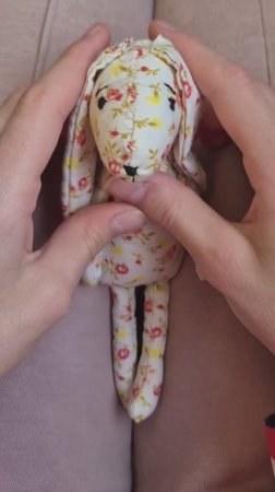 Зайка из обрезков ткани! Очень просто, а какой милашка! Как бы вы его назвали?