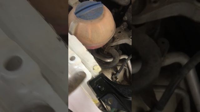 Volkswagen Polo снятие передних крыльев.Демонтаж крыла смотреть онлайн