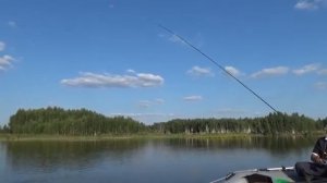 Рыбалка с лодки на боковой кивок