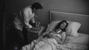 Женщина установила скрытую камеру в спальне. Просмотр