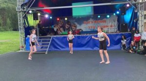 Шоколадка Минаева танец на 3 человека