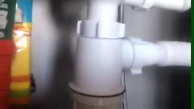 Поломка сифона на мойке  Сгнил болт