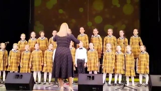 Хор "Лiхтарыкi " Е.Поплянова "Одолжи мне крылья " смотреть онлайн