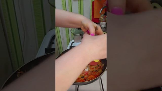 Ролик № 2160. Икра баклажанная. Рецепт в описании. Про кн смотреть онлайн