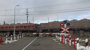 Переезд с автоматическими шлагбаумами без дежурного ?