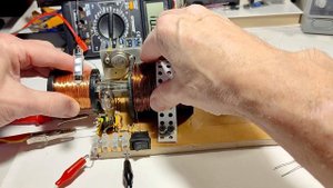 ГЕНЕРАТОР КРУТИТ ГЕНЕРАТОР.