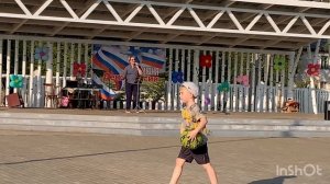 Зрители пели песни вместе с артистами
