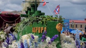 LIVE*PITER: Фестиваль цветов прошёл в Петропавловской крепости на День России