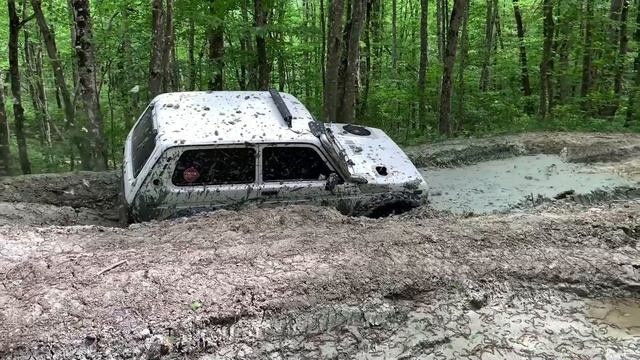 в грязь на НИВАХ по самые" УШИ"
