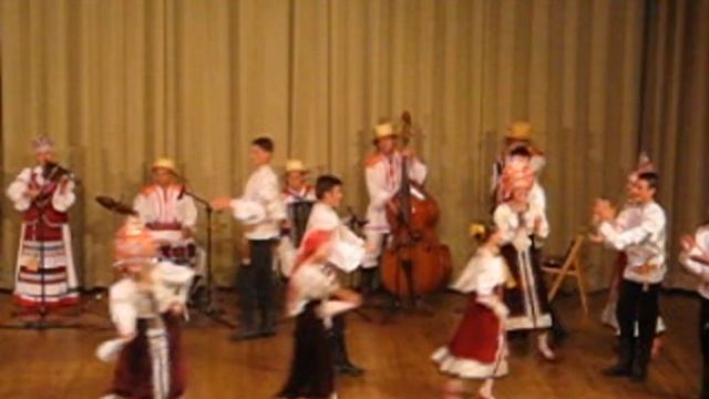 Русский танец "За околицей" (отрывок). Испания 2005 г. Хак? смотреть онлайн