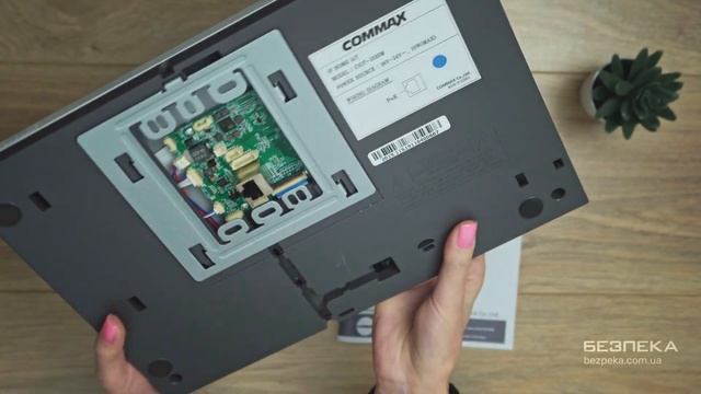 Короткий огляд відеодомофону Commax CIOT-1020M