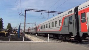 ЭП1М-425 с поездом №141 Симферополь — Екатеринбург