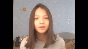 Первое видео,какая-то малолетка говорит на камеру))