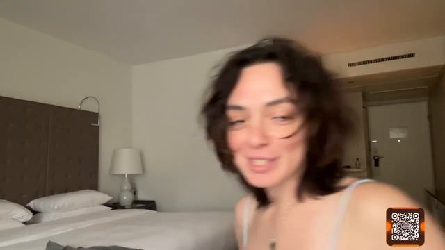 Платье Кори просвечивает смотреть онлайн