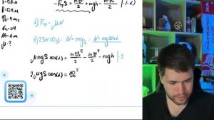 Небольшая шайба после удара скользит вверх по наклонн