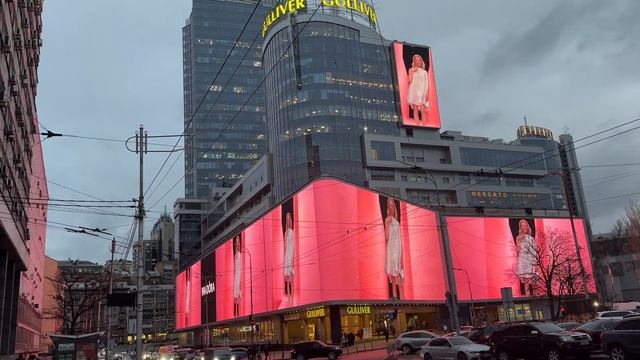 Рекламні компанії Versace, Pandora, Сільпо на Медіафасаді ТРЦ смотреть онлайн