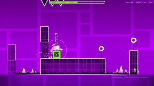 Прохожу уровень Stereo Madness в геомитридеш на три монетки