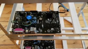 Стойка за копач с 7 броя Видеокарти Asrock H81 Pro BTC + Intel G1820