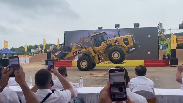 Показательные выступления на базе LOVOL г.Циндао