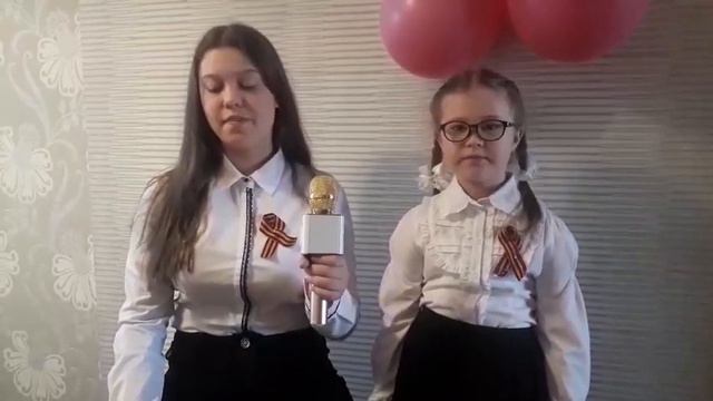 13. Таня и Настя Алексеевы. Песня « Идет солдат по городу» смотреть онлайн