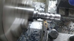 Токарная работа чистовым резцом