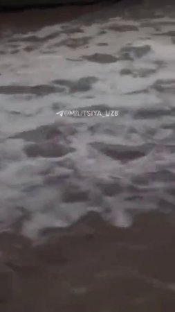 В Узбекистане из-за наводнения затоплено более 100 домов, жители эвакуированы.