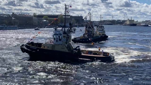 Водное шоу «Вальс буксиров» в Санкт-Петербурге