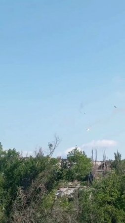 Под Соледаром френдлифаер.
Су-25 сбил другого. 
Передают военные каналы.
