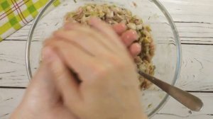 Что происходит, когда смешиваешь кабачок с фаршем и луком?