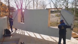 Теплый прочный дом из соломенных панелей. Пошаговый процесс строительства