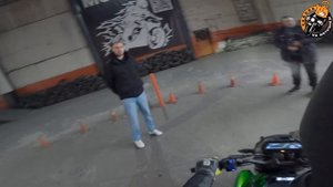 Чайник в мотошколі 4 серія: проходження поворотів