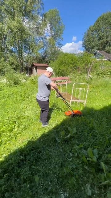 вот как я умею косить траву газонокосилкой смотреть онлайн