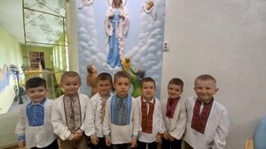 А сорочка мамина біла-біла, а сорочка мамина серцю мил?