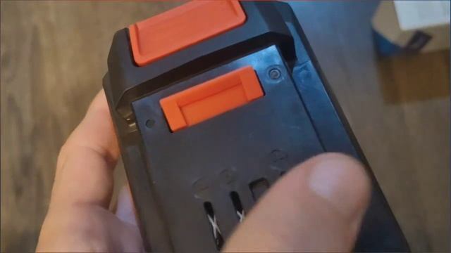 Зарядка аккумулятора Devon неоригинальным зарядным устройством Makita. Работает! смотреть онлайн