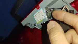 Як поміняти лампочку стопа в Чери Кимо