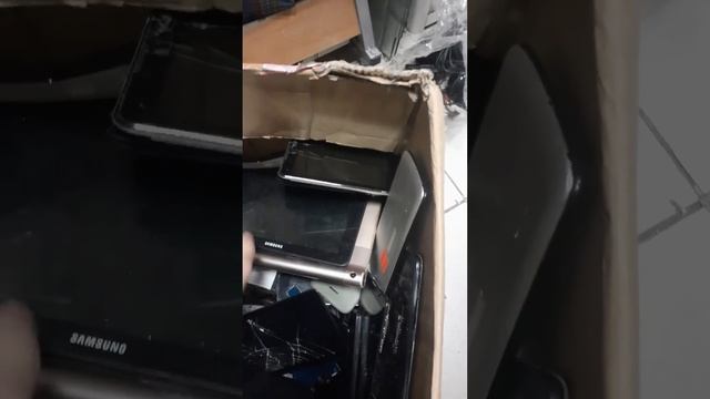 Коробка с телефонами и планшетами на запчасти за 2000р (? смотреть онлайн