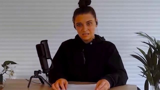 [RUS] Все образы Меган в Изоляции - Not For Broadcast смотреть онлайн