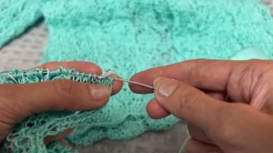 Небольшой кардиганчик простым ажурным узором